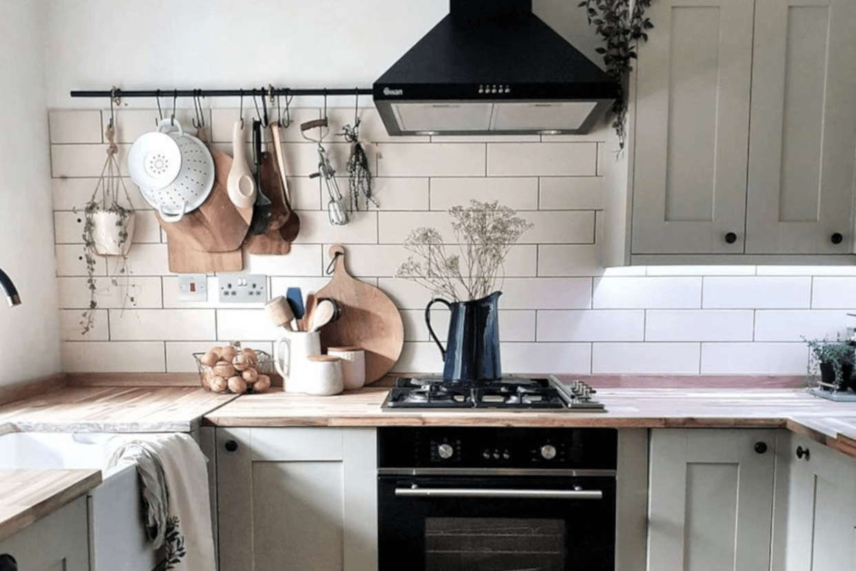 At home in the wilds - Hampton & Astley