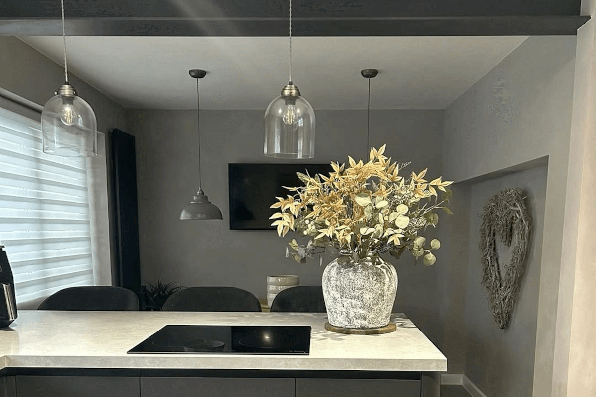 How to add bold accents to a neutral home
