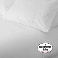 Matching piping on pillowcases and duvet covers