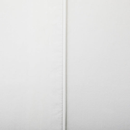 Matching piping on pillowcases and duvet covers