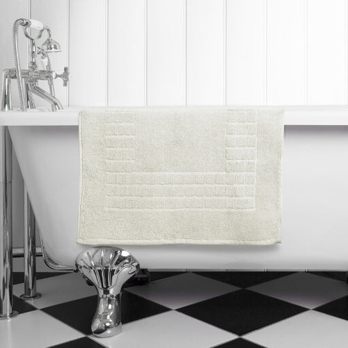 The perfect cream bath mat for any bathroom or en-suite shower