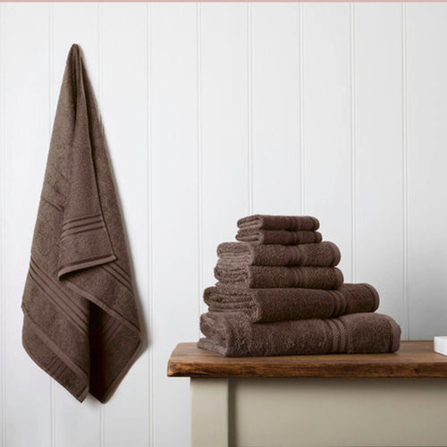 Our towel bale offers 7 chocolate brown towels including 1 large bath sheet, 2 bath towels, 2 hand towels, 2 face cloths
