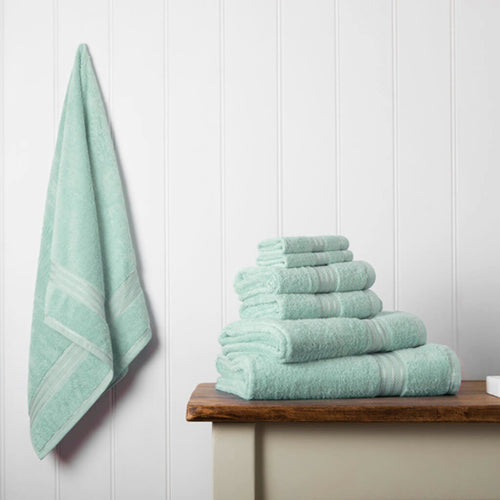 Our towel bale offers 7 green towels including 1 large bath sheet, 2 bath towels, 2 hand towels, 2 face cloths